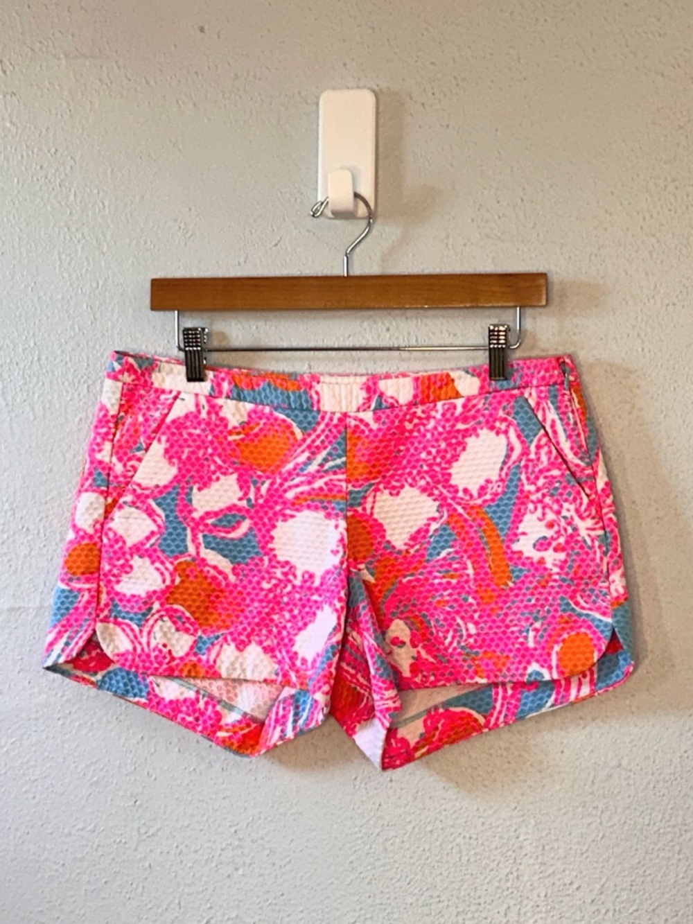 Bright Summer Beach Shorts LILLY PULITZER Size 4 pink orange preppy pockets